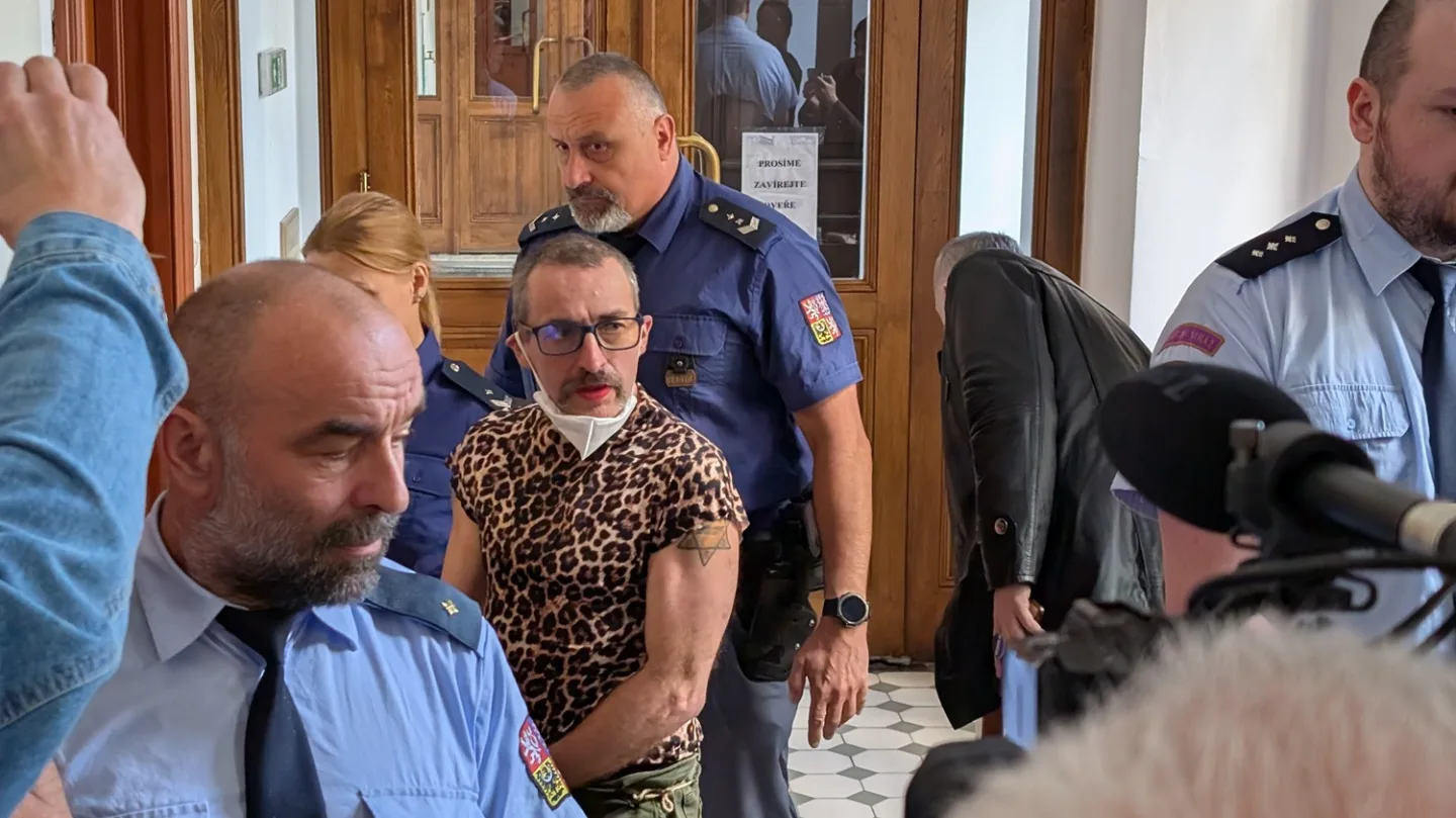 Soud zatím nerozhodl o vydání německé extremistky, Marla přirovnala Bory k Alcatrazu