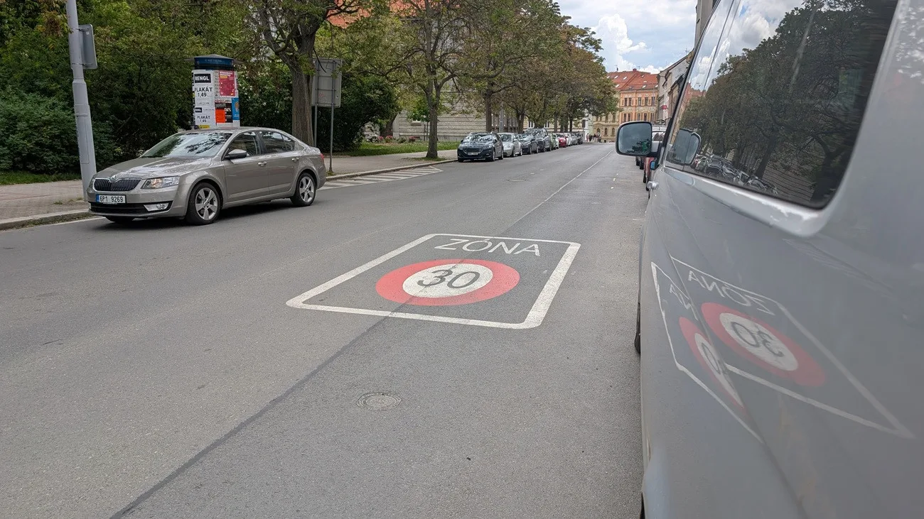 Město rozšiřuje třicítkové zóny a poprvé zavede i dvacítku, věří ve zklidnění dopravy