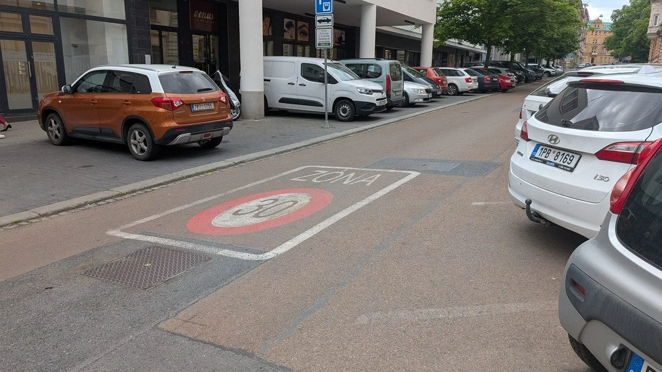 Město rozšiřuje třicítkové zóny a poprvé zavede i dvacítku, věří ve zklidnění dopravy