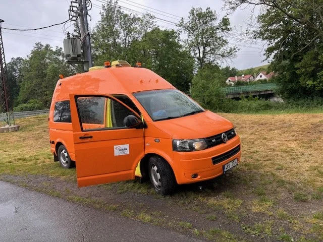 Nové využití pro vyřazené sanitky. Pomáhají při údržbě mostů v Plzeňském kraji