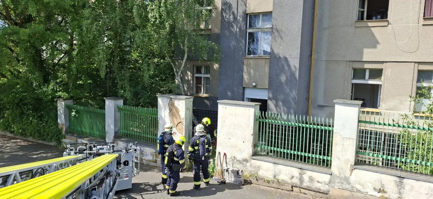 Objekt dříve slavného CD hotelu zachvátil požár. Hasiči evakuovali z budovy 32 osob