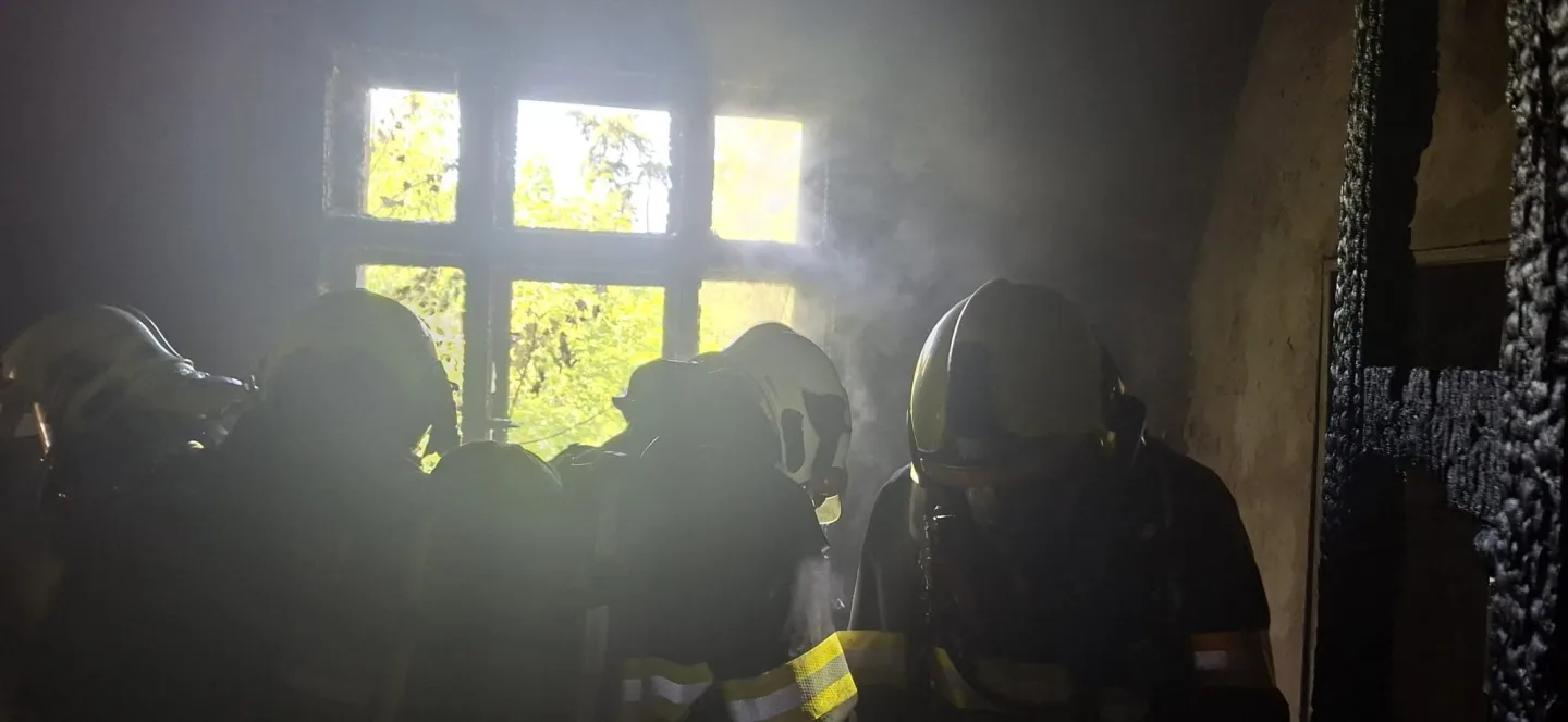Objekt dříve slavného CD hotelu zachvátil požár. Hasiči evakuovali z budovy 32 osob