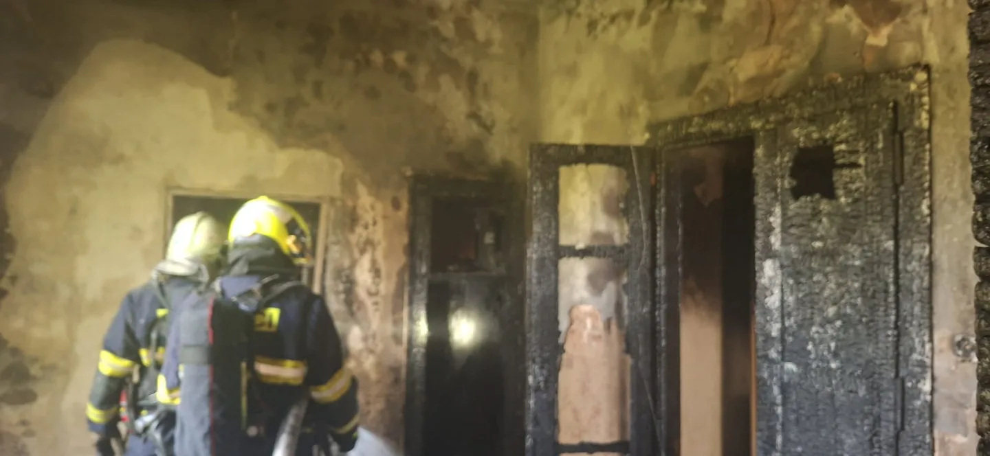 Objekt dříve slavného CD hotelu zachvátil požár. Hasiči evakuovali z budovy 32 osob