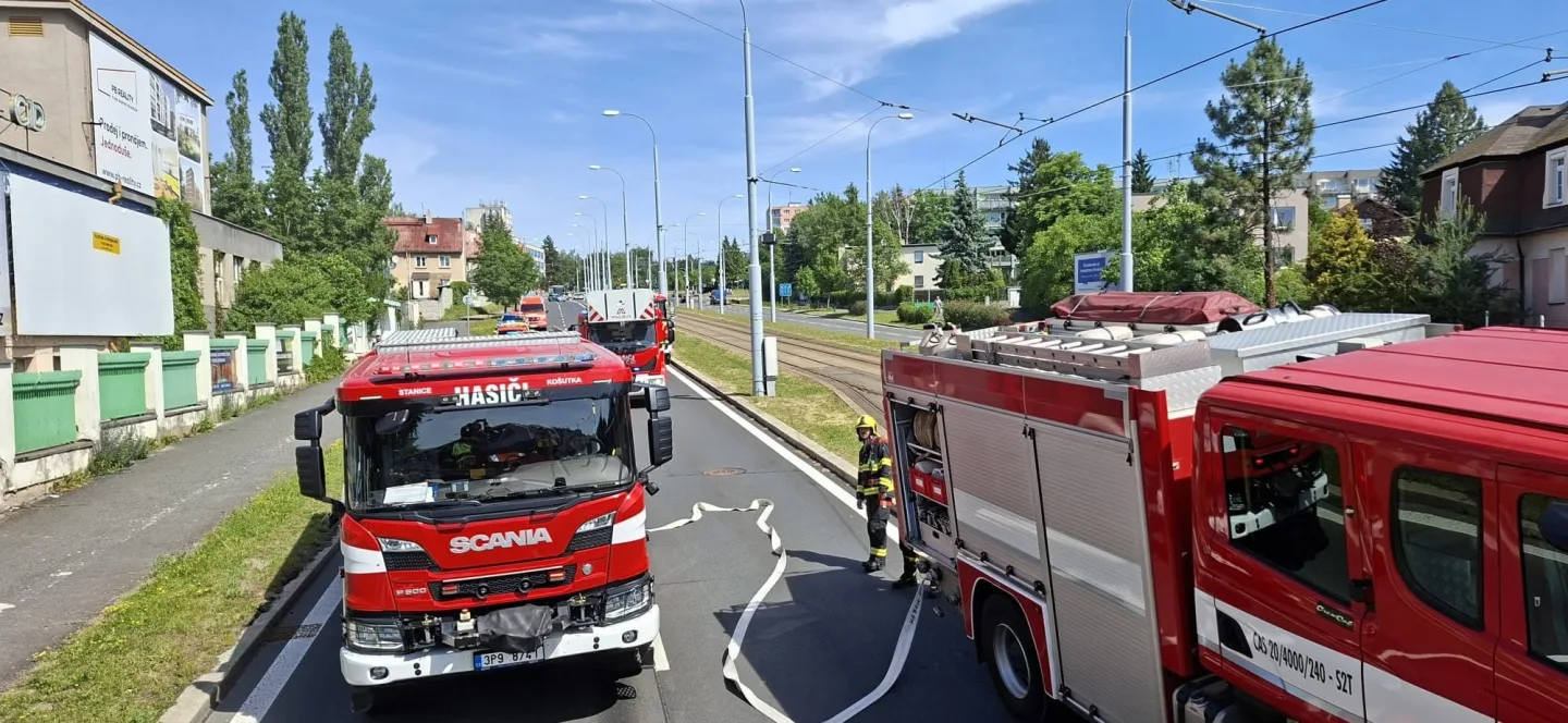 Objekt dříve slavného CD hotelu zachvátil požár. Hasiči evakuovali z budovy 32 osob