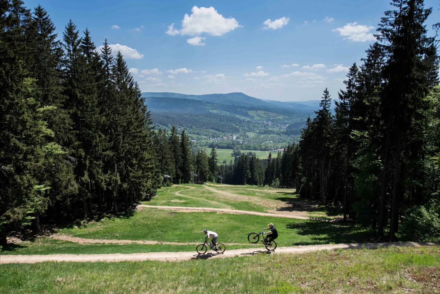 Šumavský Špičák zahajuje každodenní letní sezonu bikeparku