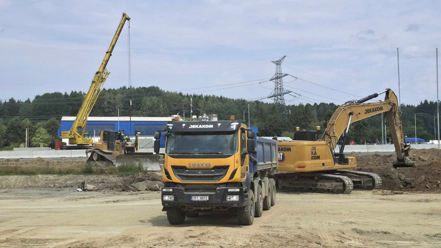 Kvůli probíhající modernizaci rozvadovské odpočívky se na příjezdu do ČR mění podoba dopravních omezení