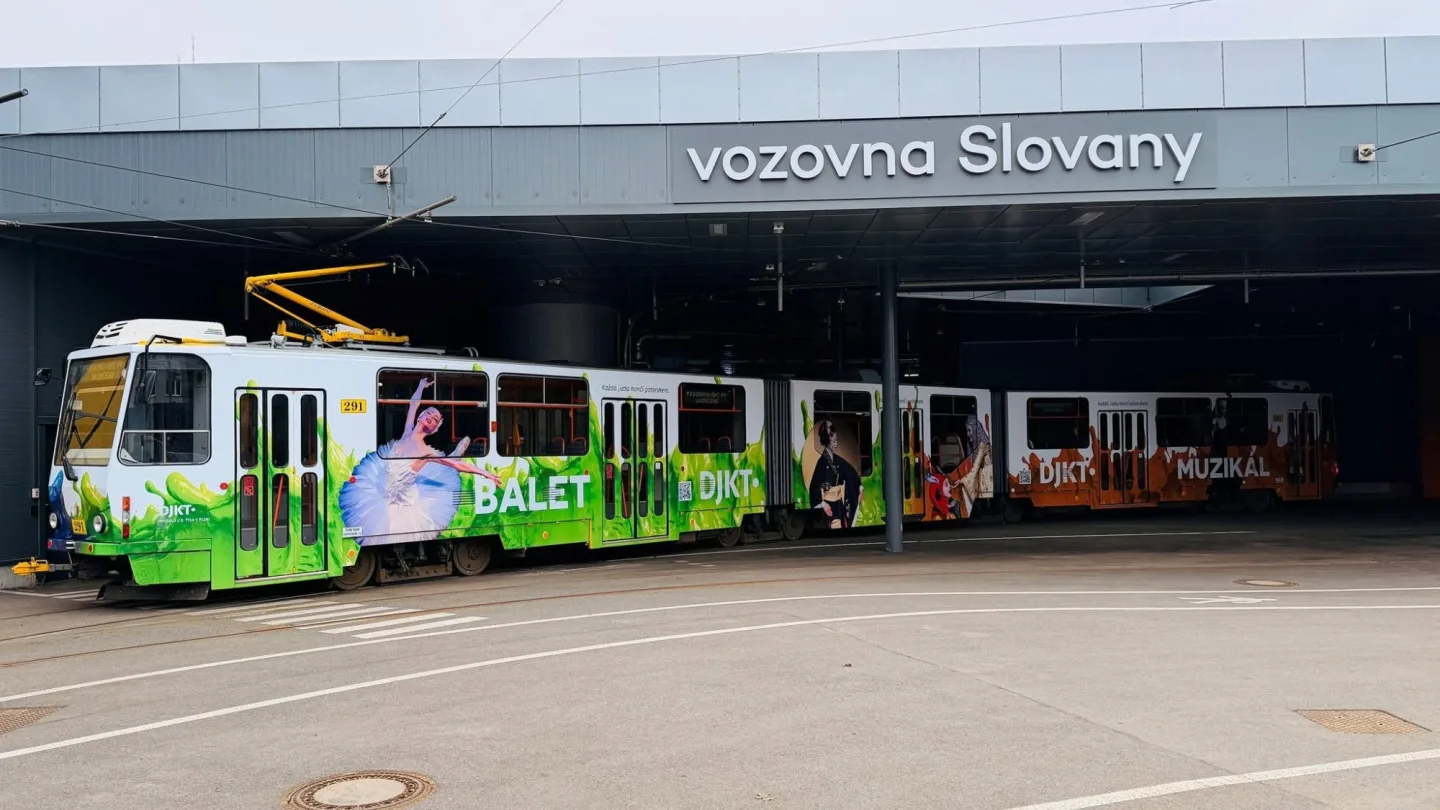 Svou tramvaj mělo i plzeňské divadlo, foto: DJKT Plzeň