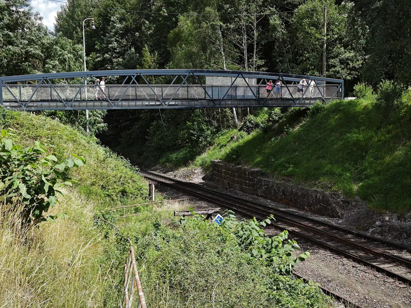 Teče přes něj voda nad tratí. Jedinečná turistická atrakce je znovu v provozu