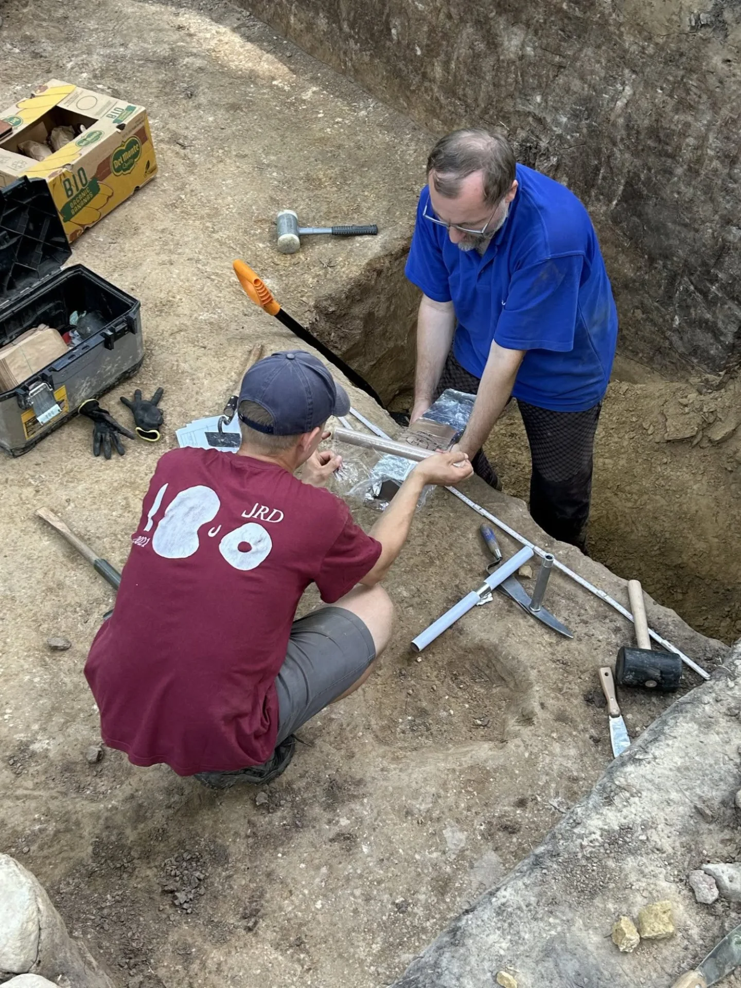 Čeští archeologové odhalují tajemství pohřebiště, kam se lidé vraceli po tisíce let