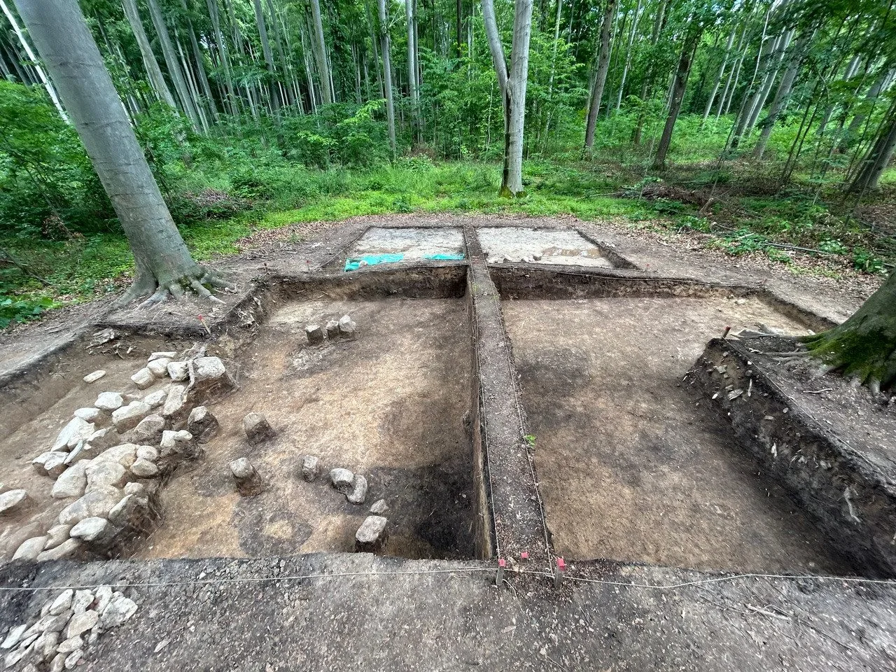 Čeští archeologové odhalují tajemství pohřebiště, kam se lidé vraceli po tisíce let