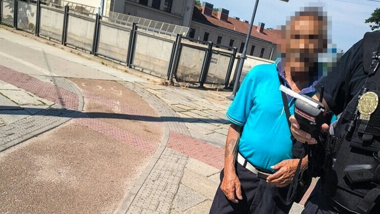 Je mu 68 let ale řidičák nikdy neřešil, seniora prozradila drobnost