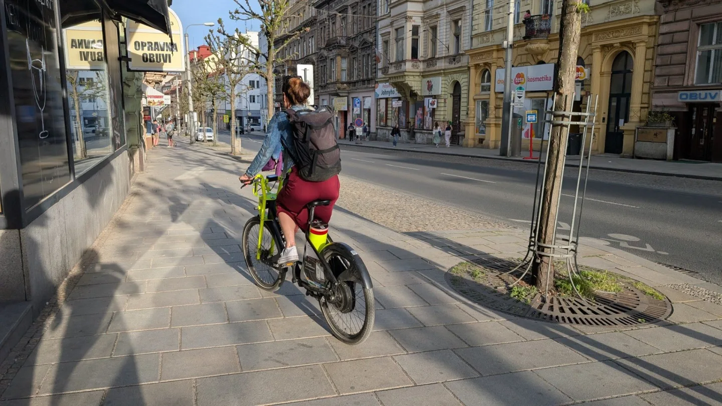 Plzeň v kampani vyzývá cyklisty k opatrnosti. Kol v ulicích města stále přibývá