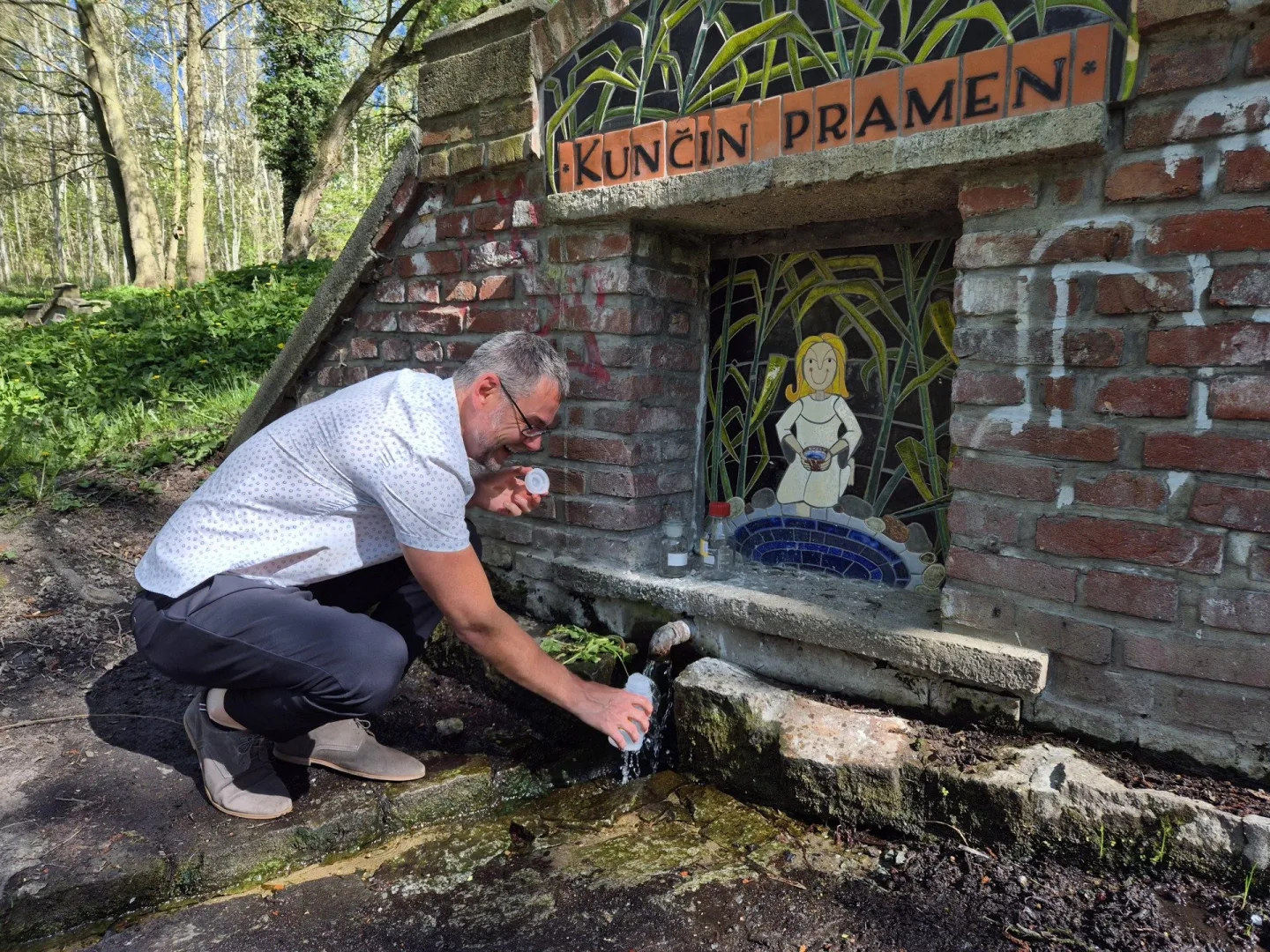 Přírodní studánky lákají k osvěžení, voda z nich ale může způsobit nepříjemné obtíže