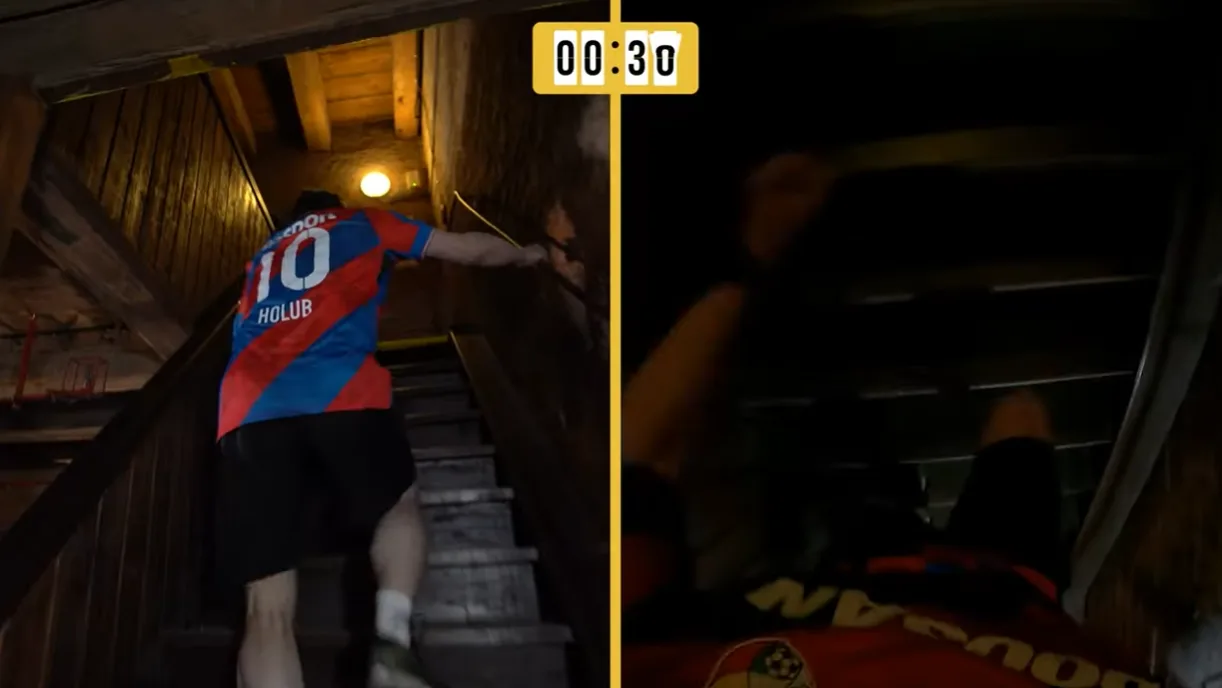 Biskup Holub vyběhl na věž chrámu sv. Bartoloměje. Vyzval lidi k neobvyklému závodu
