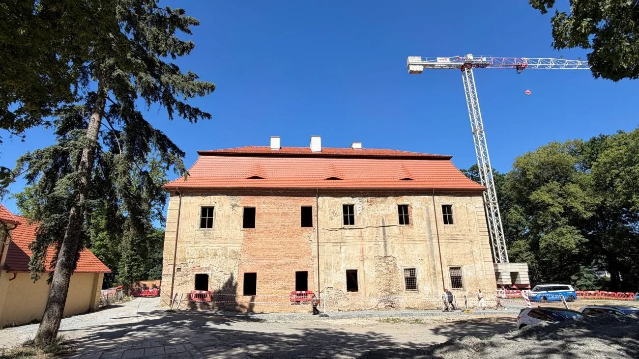 Zdevastovaný zámek Nekmíř ožívá díky novému majiteli