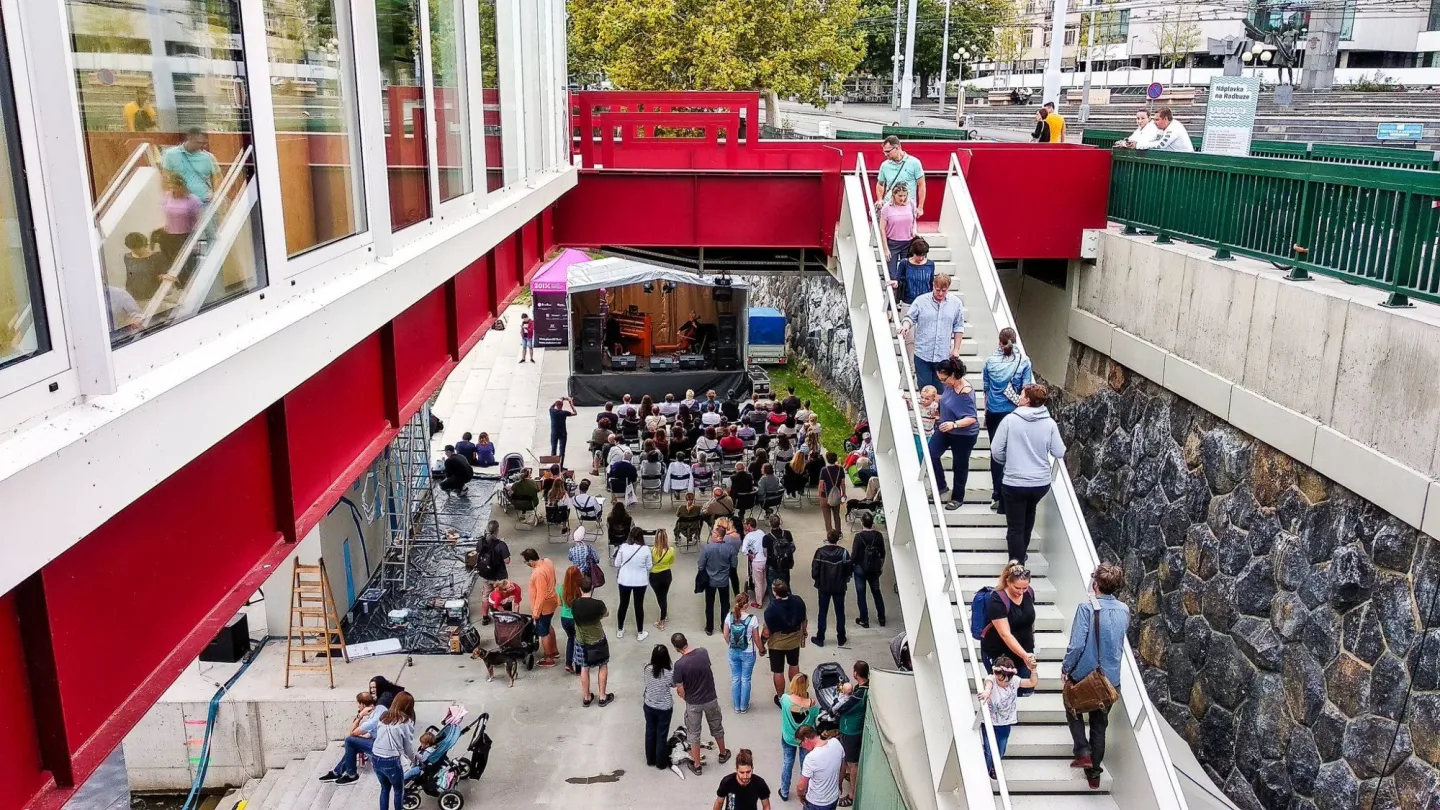 Náplavka bojuje o cenu za architekturu, mezinárodní porota ji poslala do užšího výběru