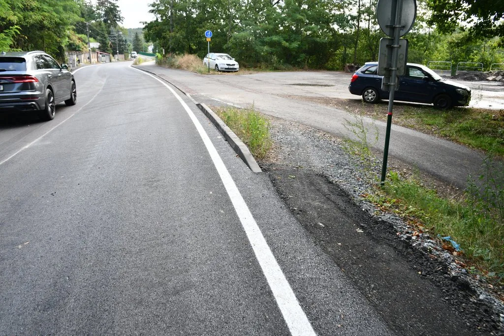 Řidičům se o něco uleví. Po měsíci skončila oprava části důležité ulice Na Roudné