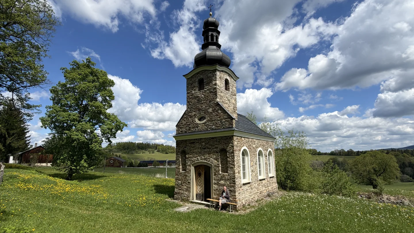 Kaplička ve Vatěticích