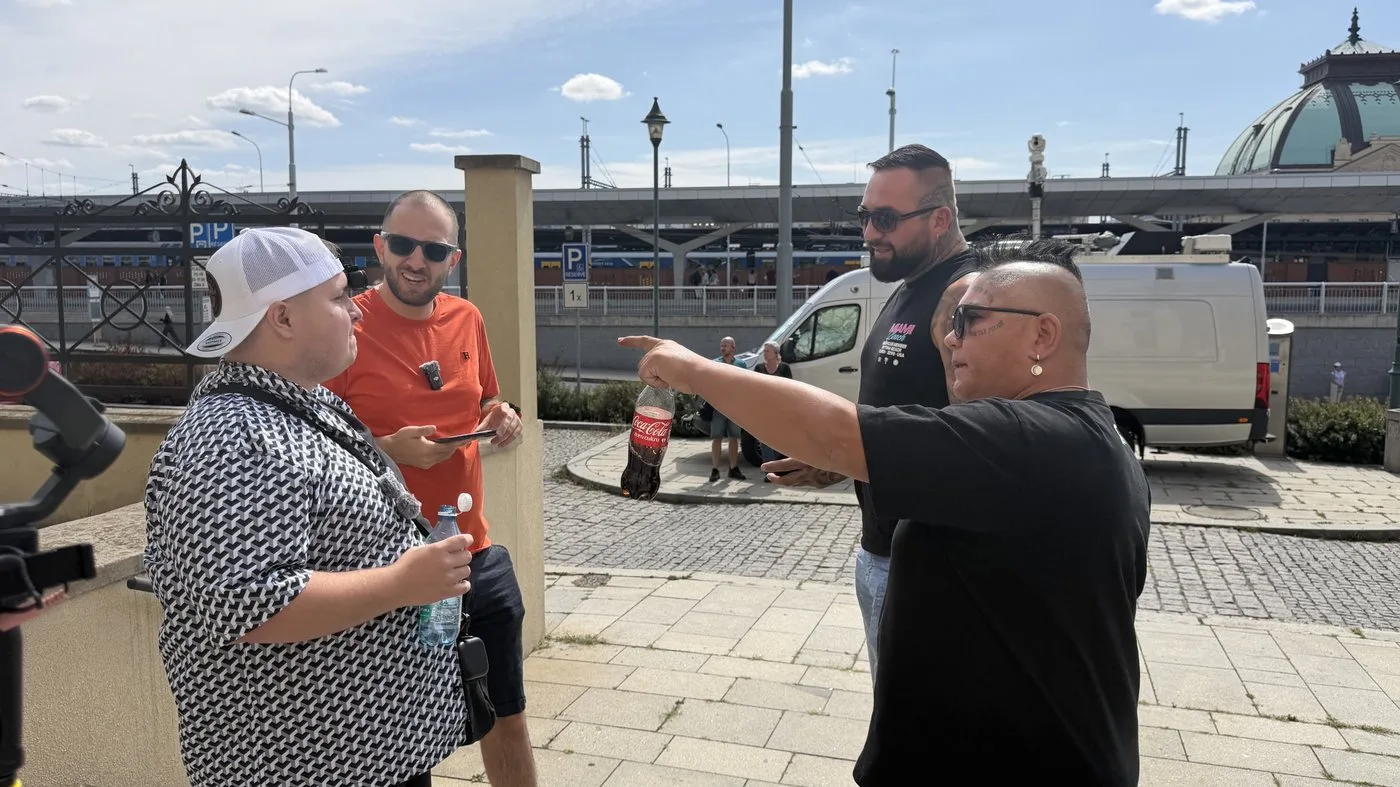 Před soudem to vřelo