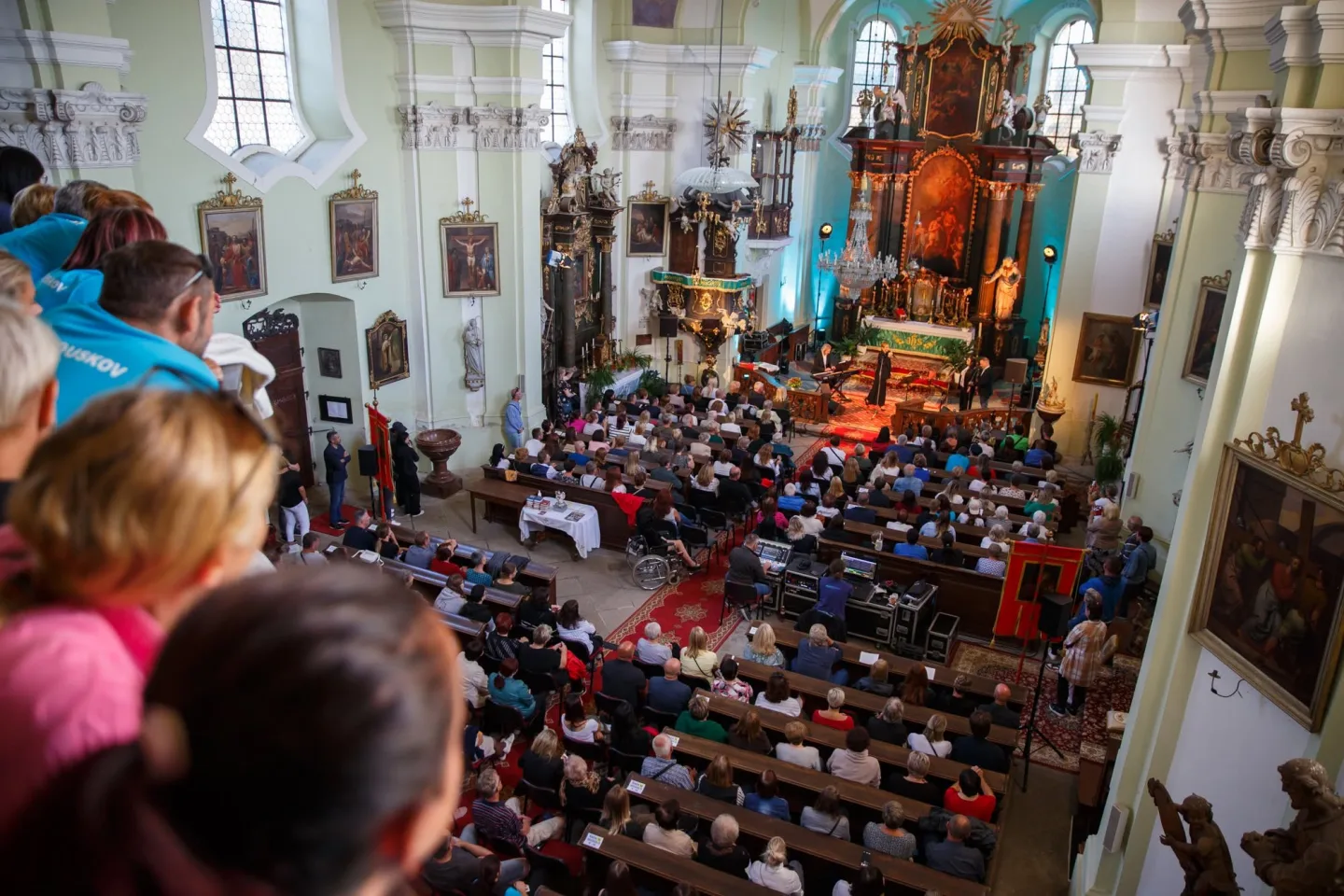 Náš kostel je již opravdu náš, radují se v Touškově. Spolu sním převzali i zahradu
