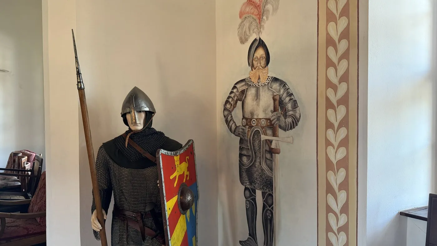 Expozice věnovaná historickému šermu se zbrojnicí