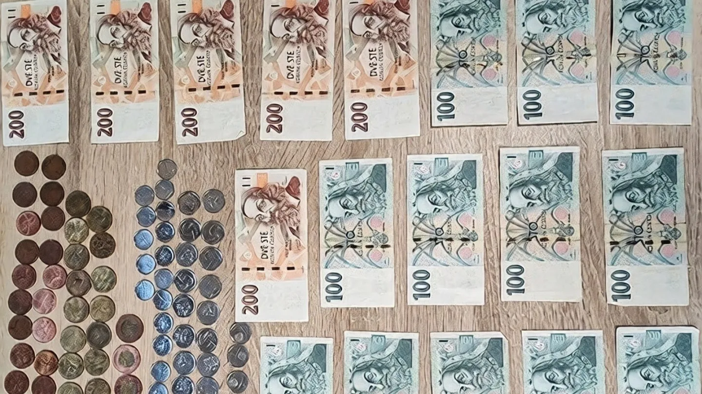 Peněženka plná peněz se vydala na neplánovaný výlet po městě bez vědomí majitele