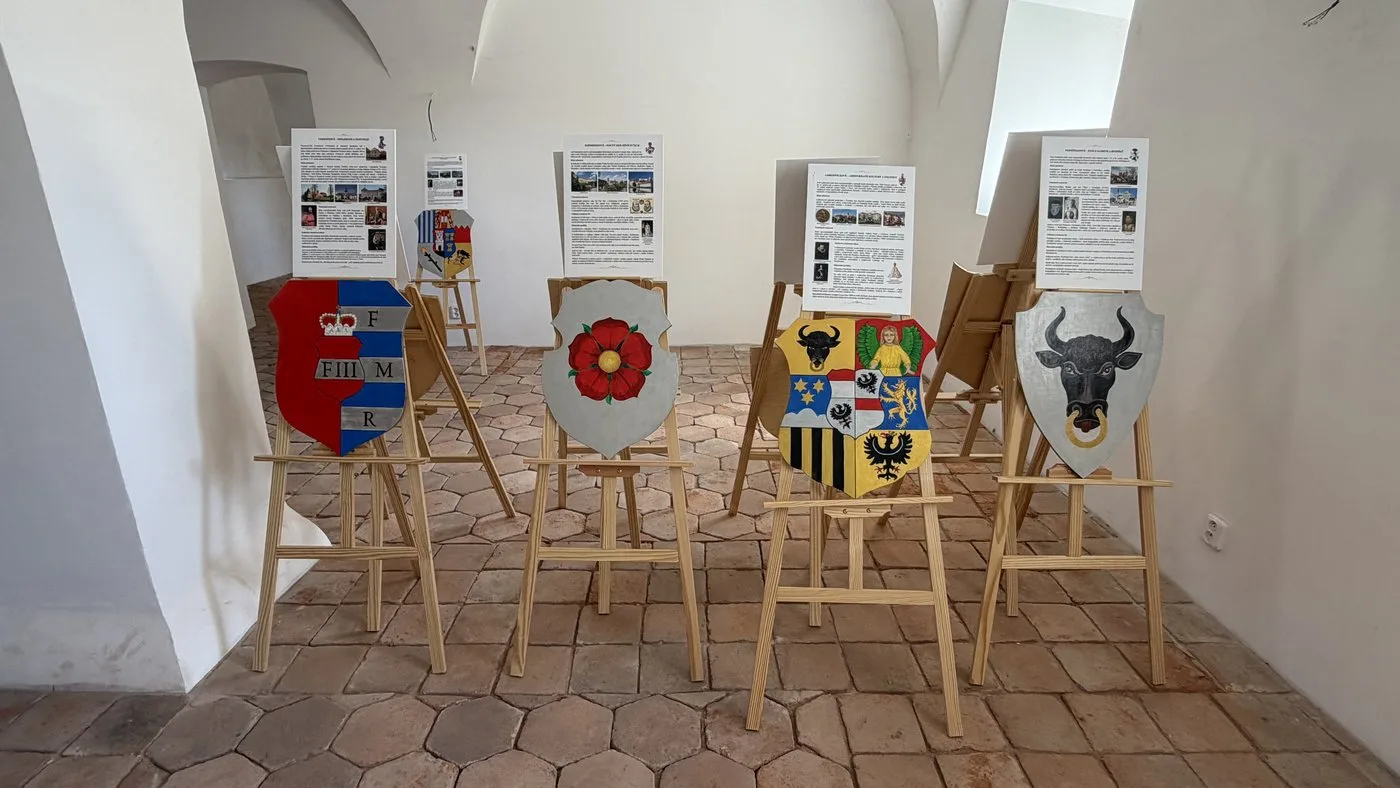 Rodina historického šermíře a zbrojíře opravuje malebný zámek se dvěma strašidly