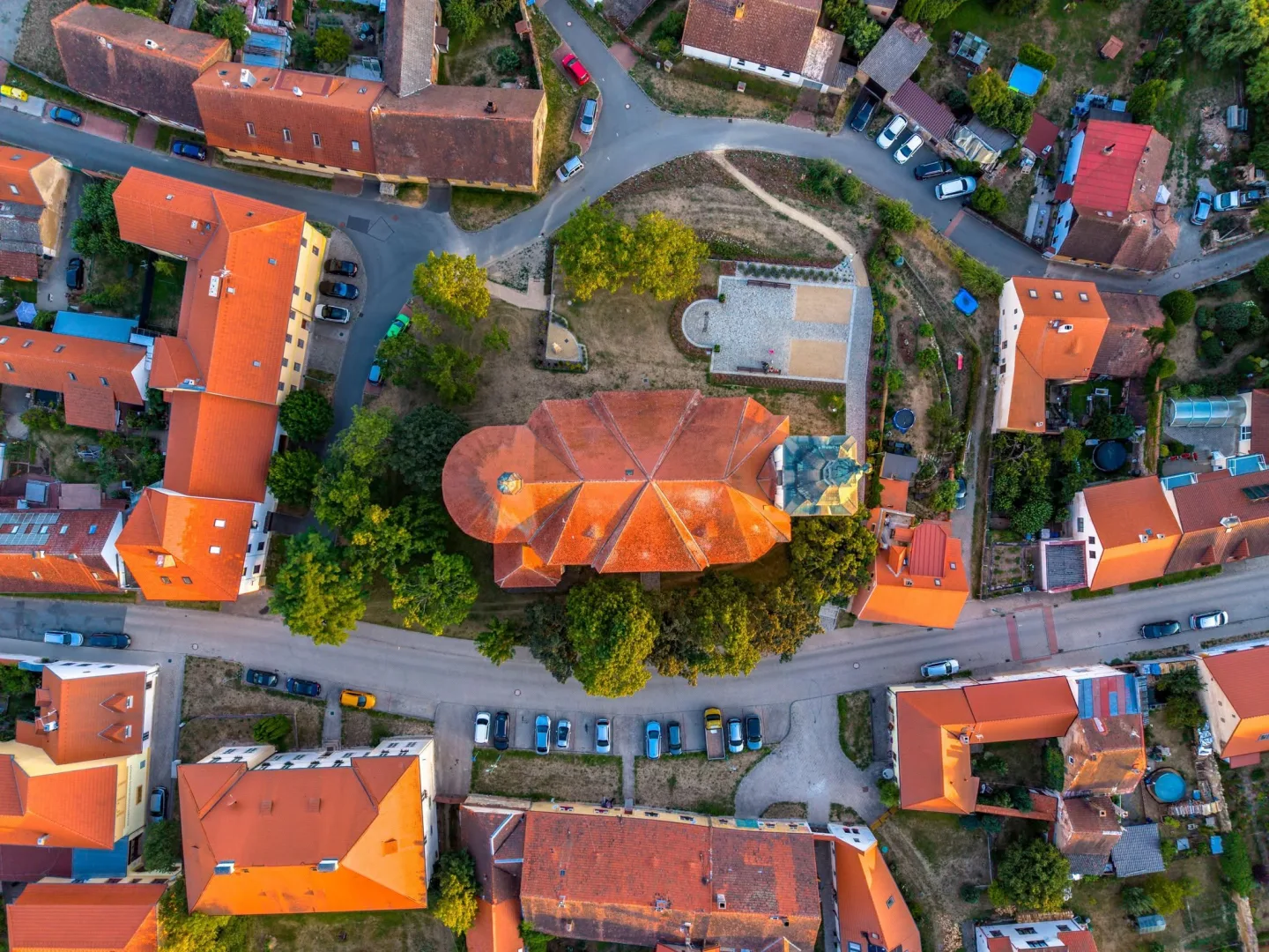 Náš kostel je již opravdu náš, radují se v Touškově. Spolu sním převzali i zahradu