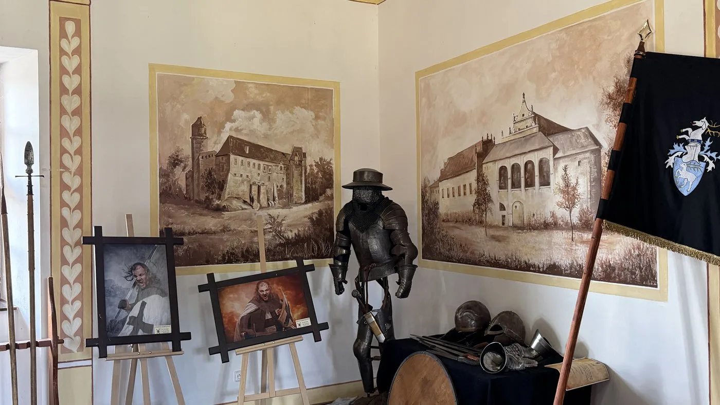 Expozice věnovaná historickému šermu se zbrojnicí