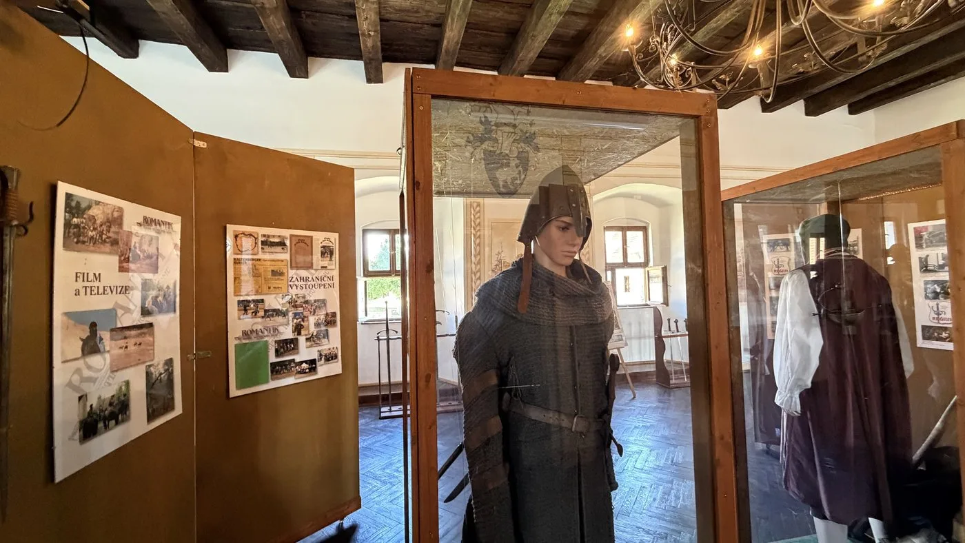 Expozice věnovaná historickému šermu se zbrojnicí
