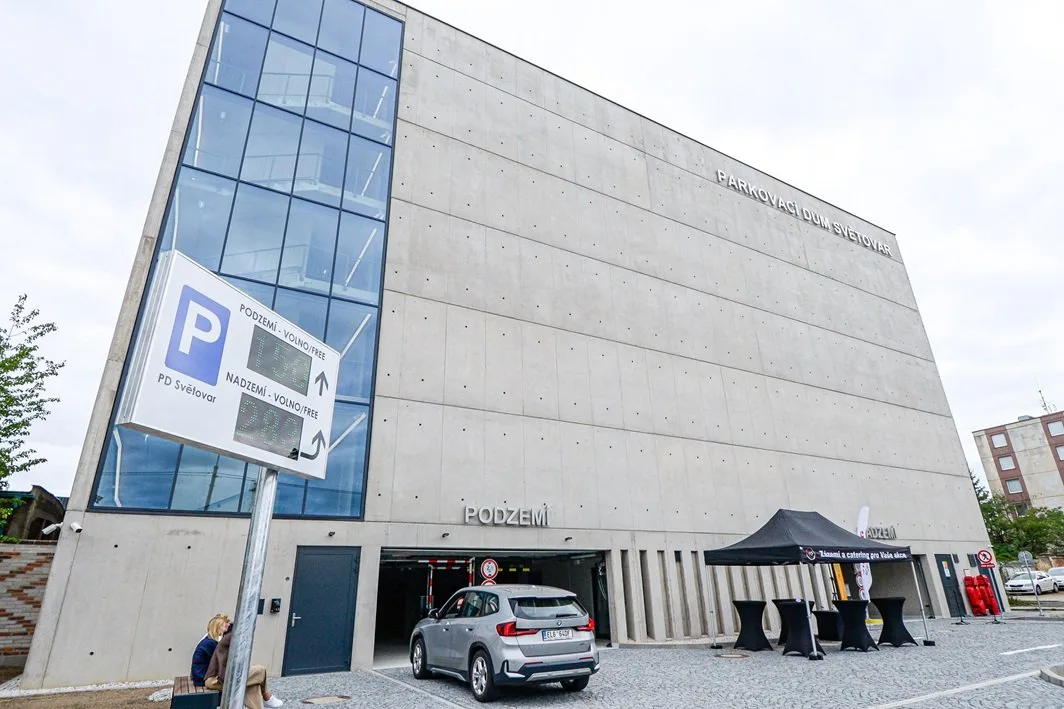 Na Světovaru vznikl velkokapacitní parkovací dům pro 433 vozidel. Má osm podlaží
