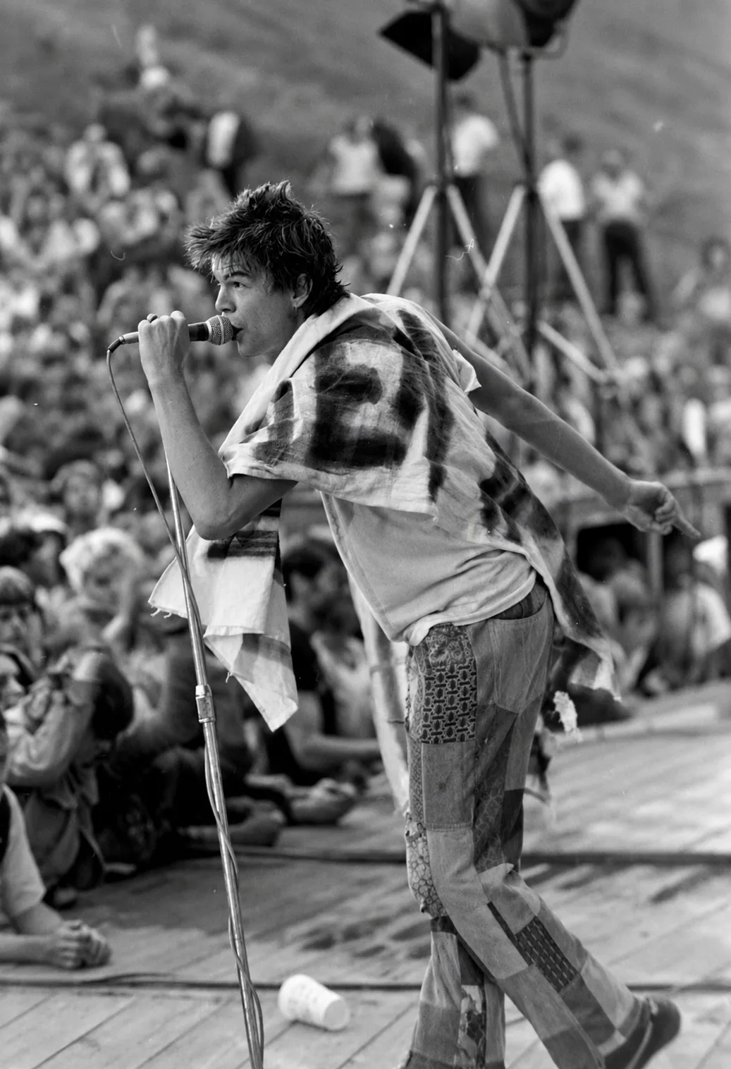 Legendární koncert rozpoutal peklo. Poprvé vidíte 39 let staré fotky Toten Hosen v Plzni