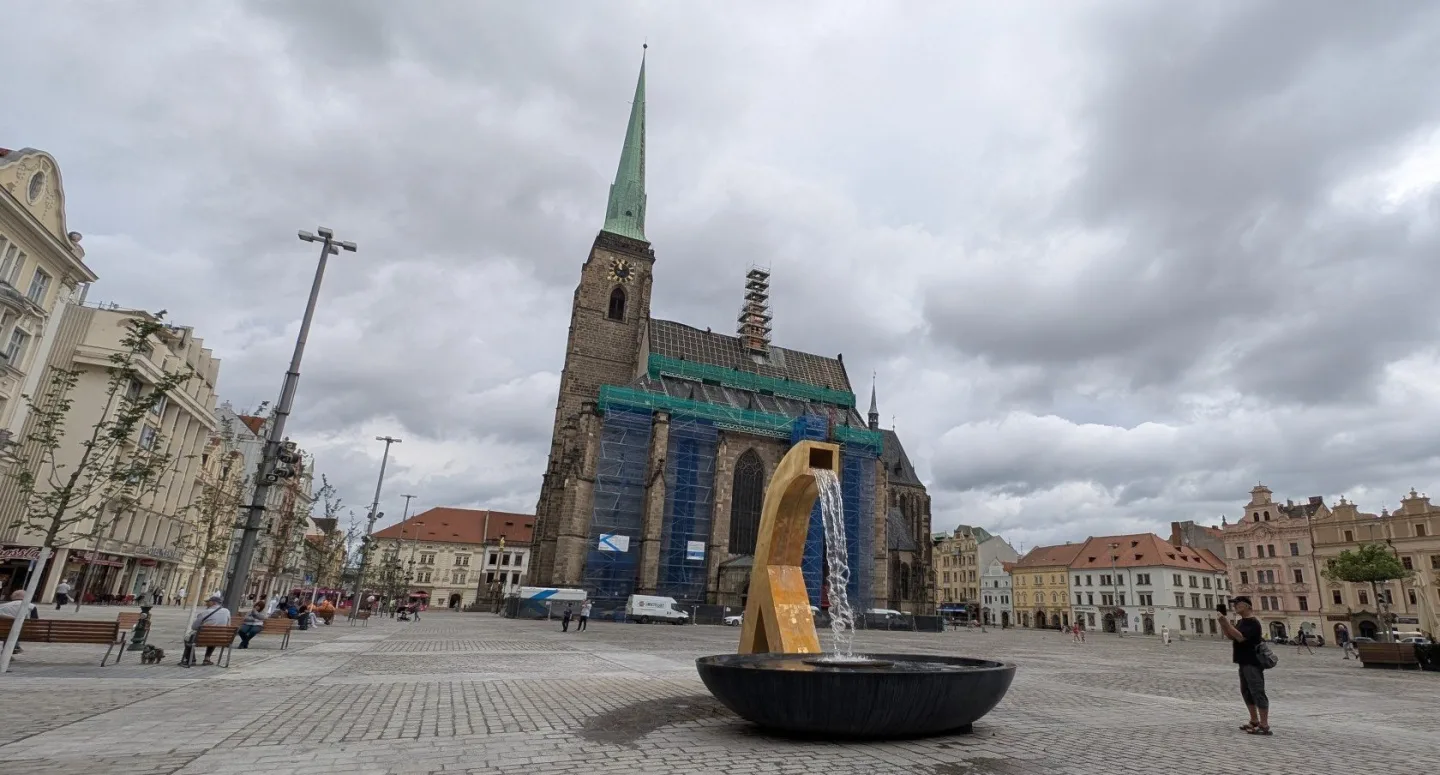 Z pozlacené kašny Chrtice opět prýští voda, prošla náročnou opravou