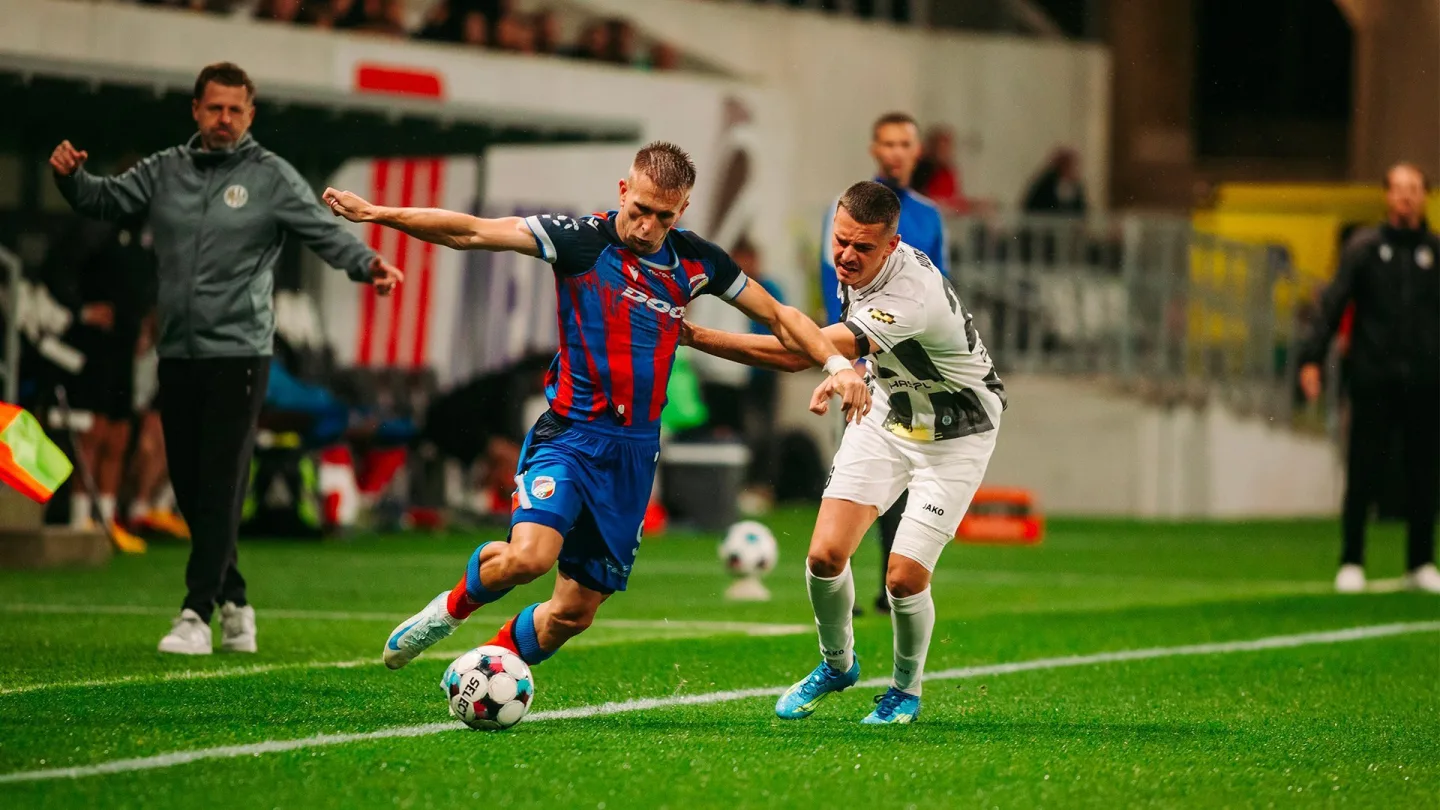 Fotbalisté Hradce remizovali v dohrávce 0:0 s Plzní, která dohrávala v oslabení