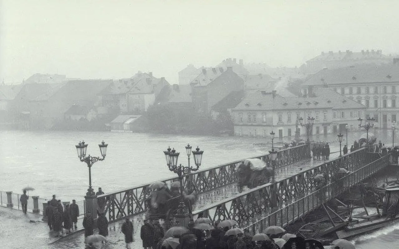 Hrozivá povodeň roku 1890 zaplavila stovky domů a nahrnula do města metr písku