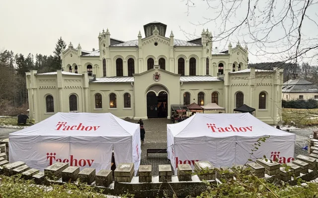Vánoční jízdárenský trh ve Světcích