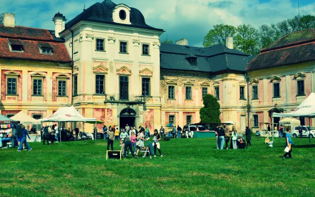 Vítání jara na zámku Dolní Lukavice