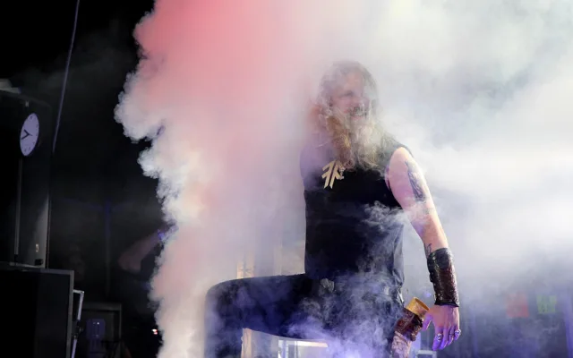 Amon Amarth.