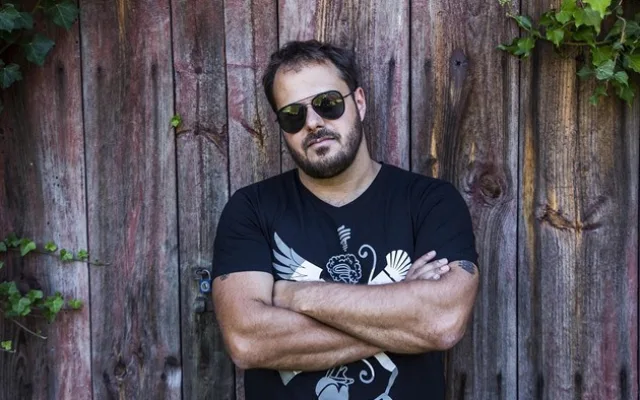 Létofest, který v Česku jako první nabídl neokoukaný model městského putovního festivalu, vstupuje do třetího ročníku. Dvoudenní akce i letos nabídne alternativu k velkým festivalům, aniž by posluchači museli jezdit za muzikou daleko a následně trávit veš