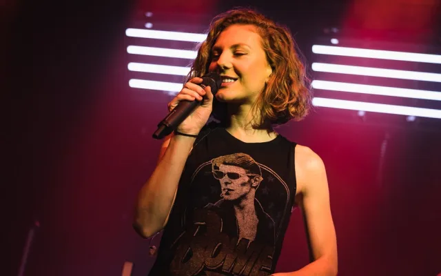 Létofest, který v Česku jako první nabídl neokoukaný model městského putovního festivalu, vstupuje do třetího ročníku. Dvoudenní akce i letos nabídne alternativu k velkým festivalům, aniž by posluchači museli jezdit za muzikou daleko a následně trávit veš