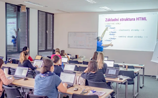 Hodíte se do IT? Czechitas vám pomůžou obrátit kariéru naruby.