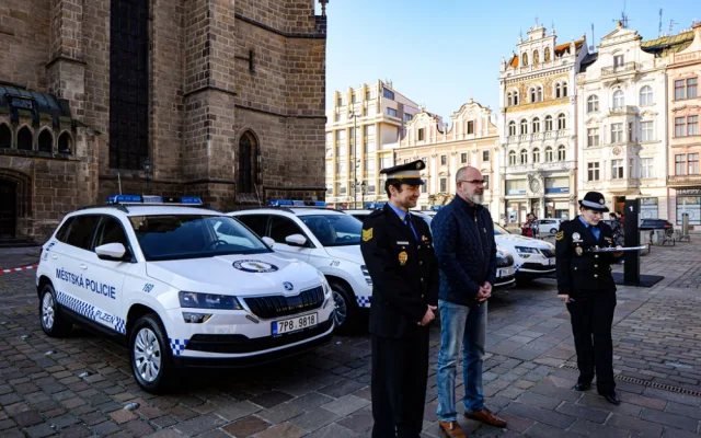 Plzeňští strážníci vyjedou do terénu s novými vozy.