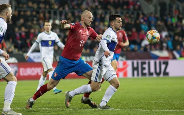 Fotbalisté po obratu porazili Kosovo 2:1 a postoupili na Euro.