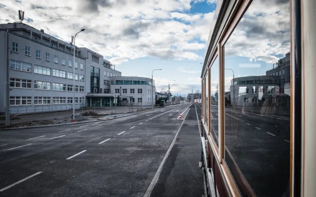 Nová tramvajová trať v Plzni doveze cestující až k univerzitě.