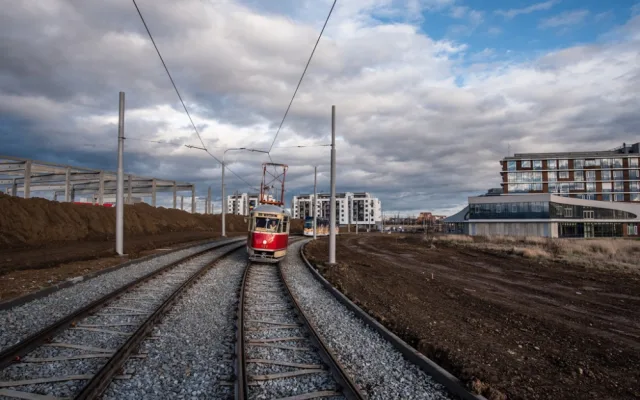 Nová tramvajová trať v Plzni doveze cestující až k univerzitě.