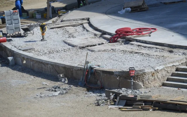 Obří pódium lochotínského amfiteátru prochází rekonstrukcí za šest milionů