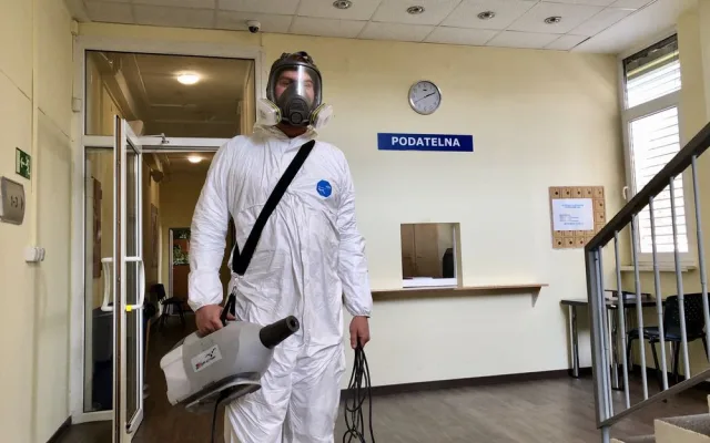 Doubravka vydezinfikuje školky, očistnou kůrou už prošly úřad, D-klub i veřejné toalety