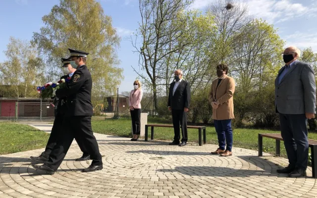 Pietní akt u památníku v Jateční ulici