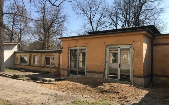 Nadšenci se spolku Bikeheart přeměňují zdevastovanou kuželkárnu v Centrum cyklistiky