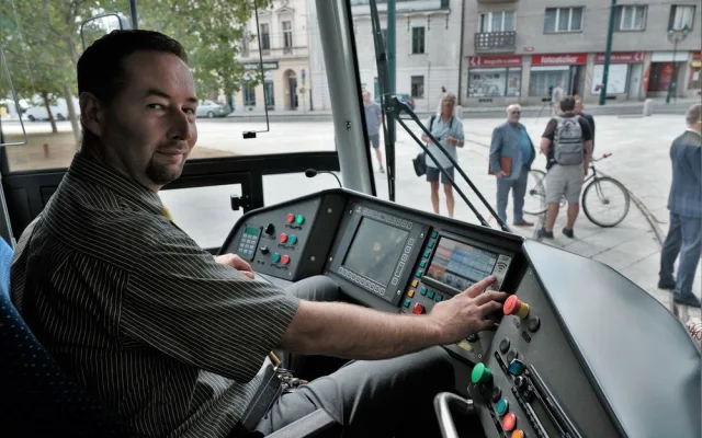 Tak vypadá kokpit tramvaje EVO2